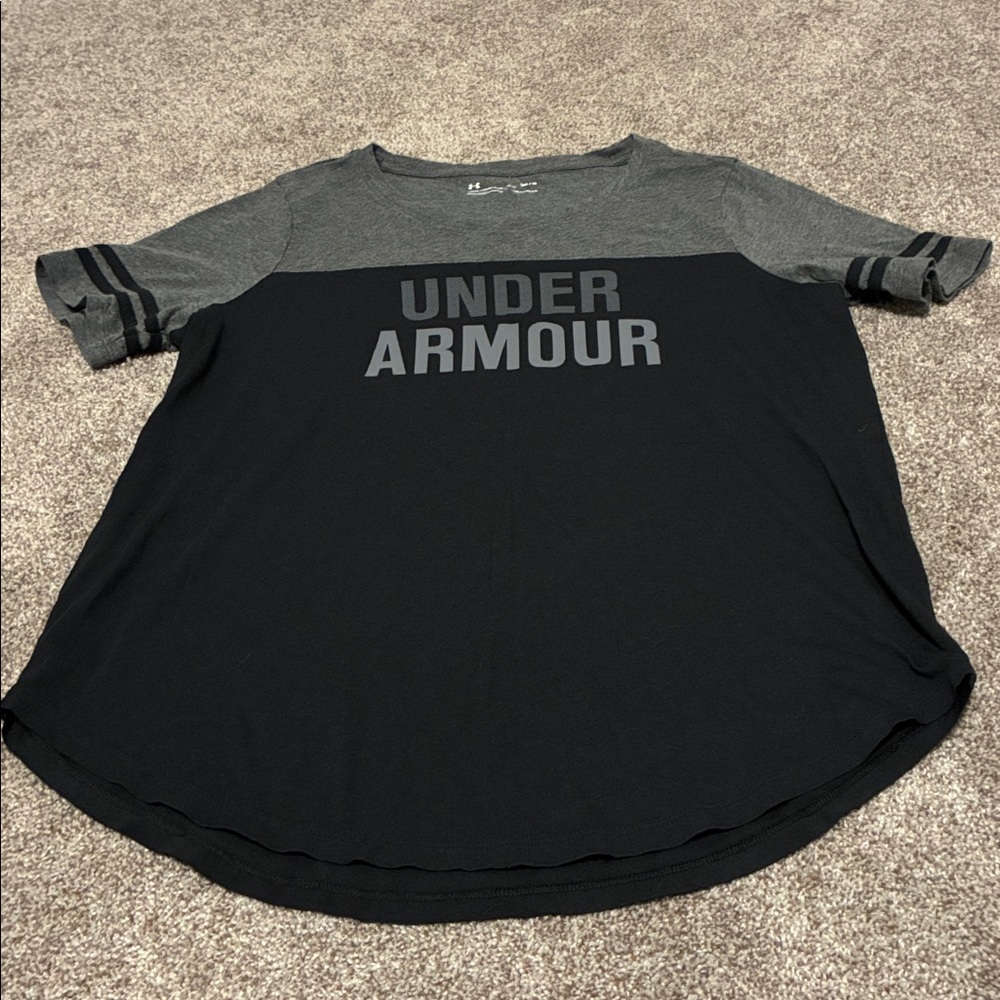 UNDER AMOUR Short Sleeve Tee with Silver Logo *grey/black* - Picture 3 of 7